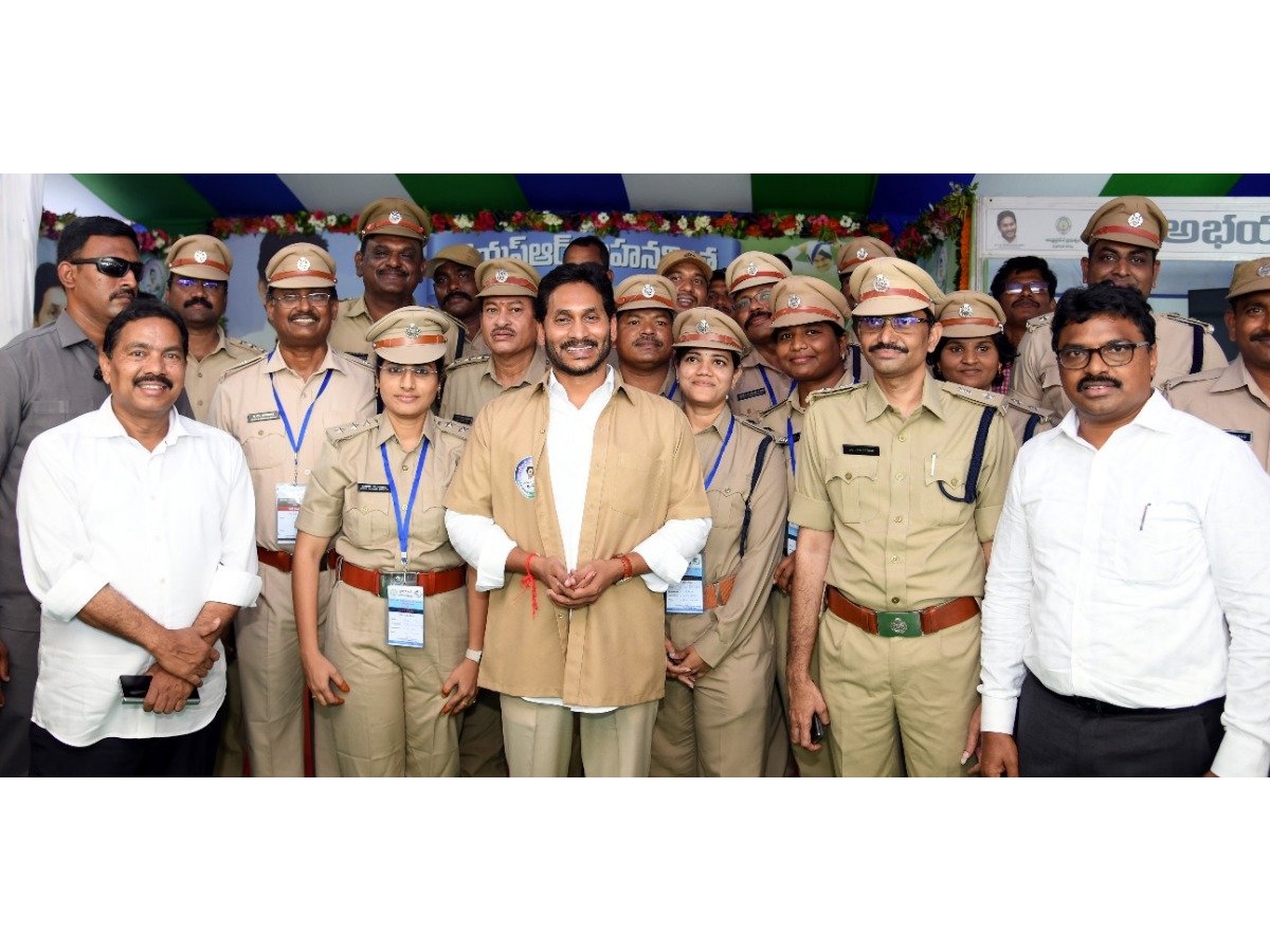 CM YS Jagan launches YSR Vahana Mitra Photo Gallery - Sakshi13