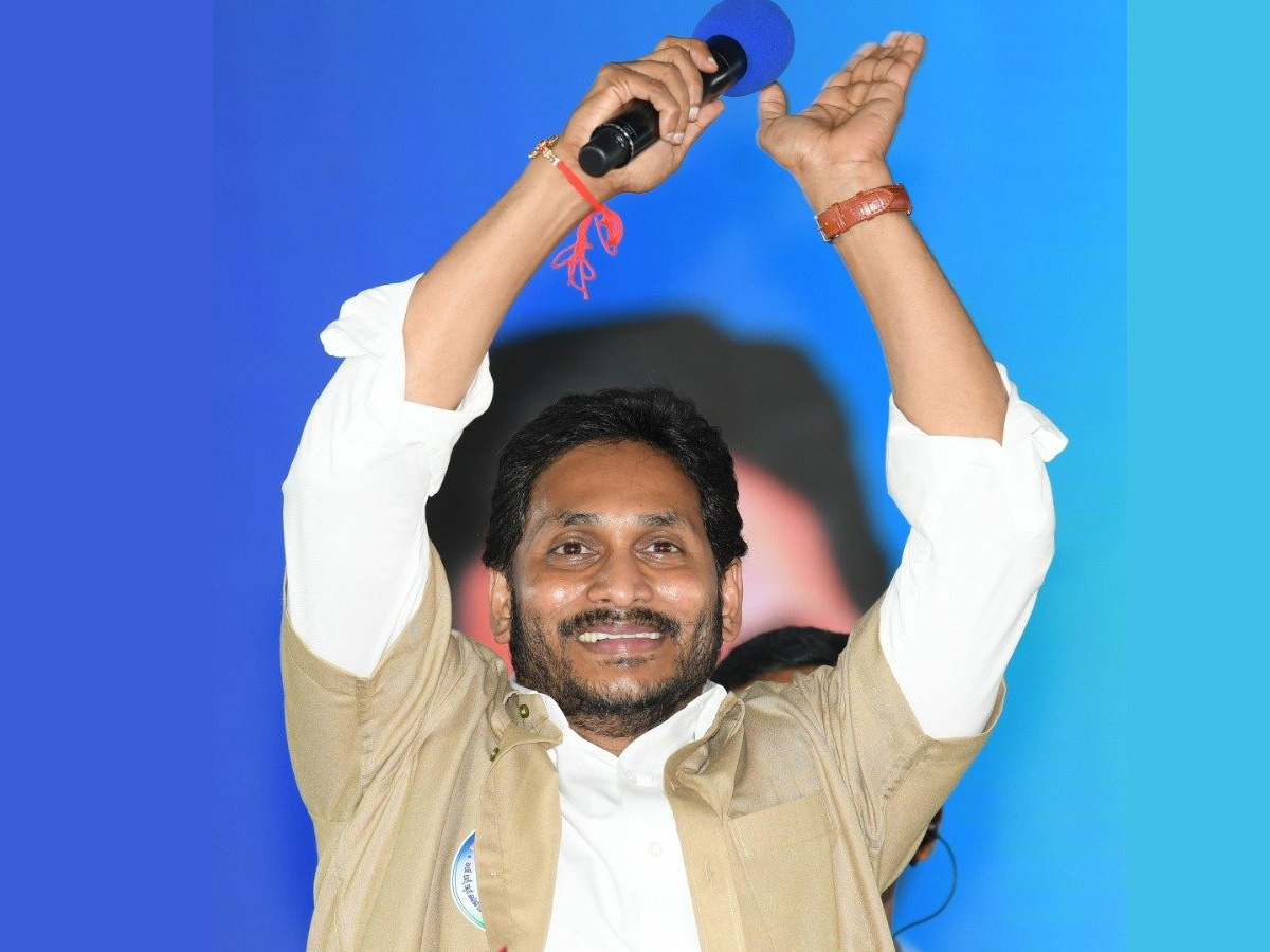 CM YS Jagan launches YSR Vahana Mitra Photo Gallery - Sakshi4