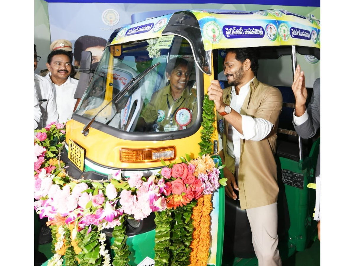 CM YS Jagan launches YSR Vahana Mitra Photo Gallery - Sakshi30