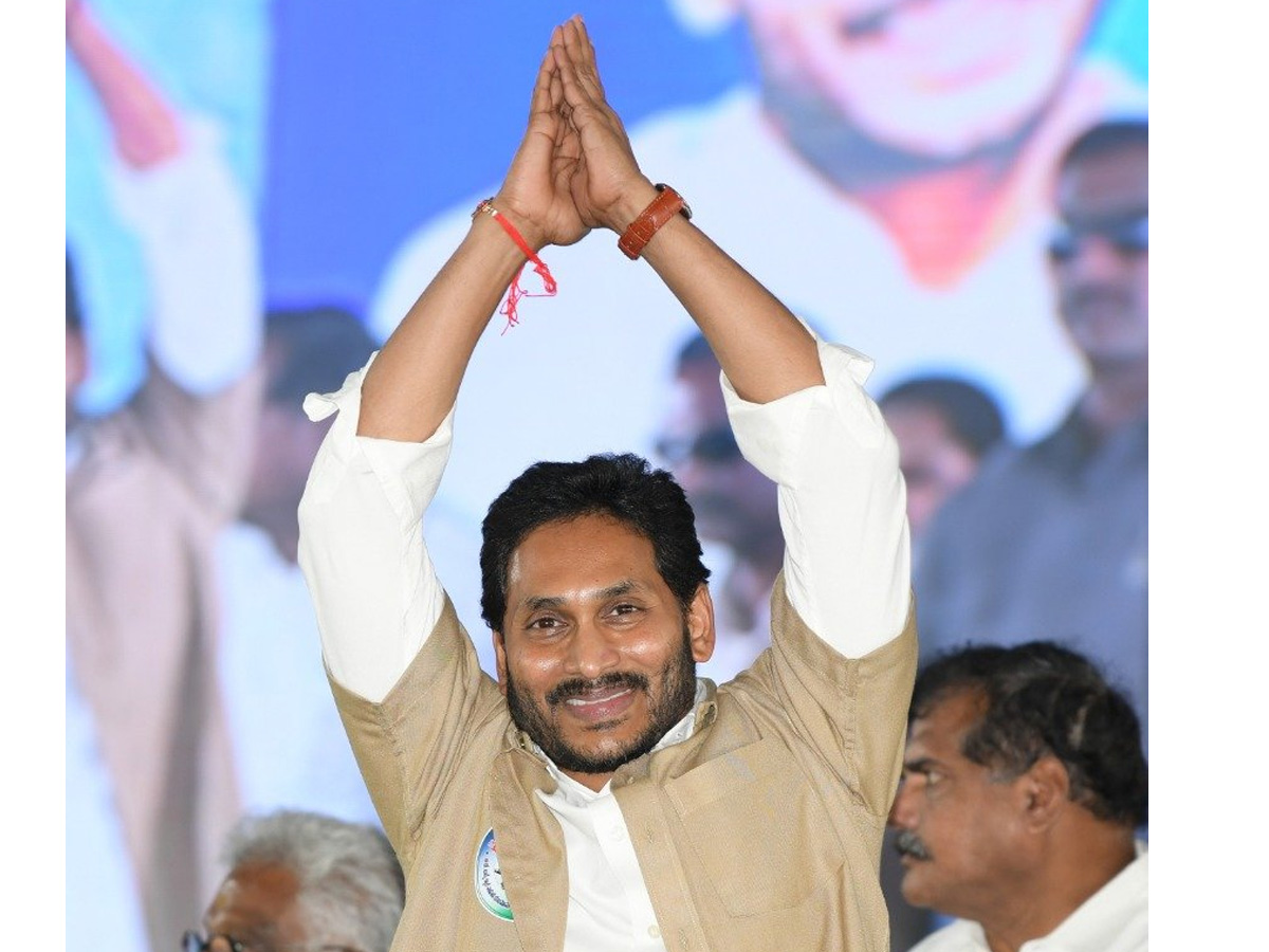 CM YS Jagan launches YSR Vahana Mitra Photo Gallery - Sakshi5