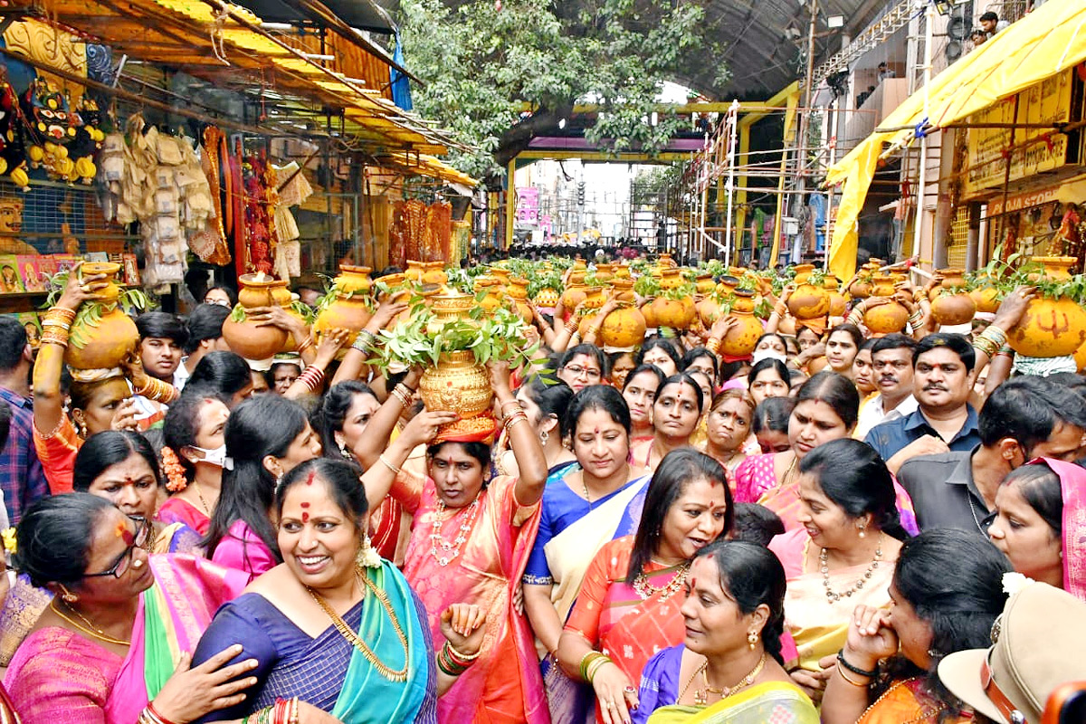 Sri Ujjaini Mahakali Bonalu Photos  - Sakshi4