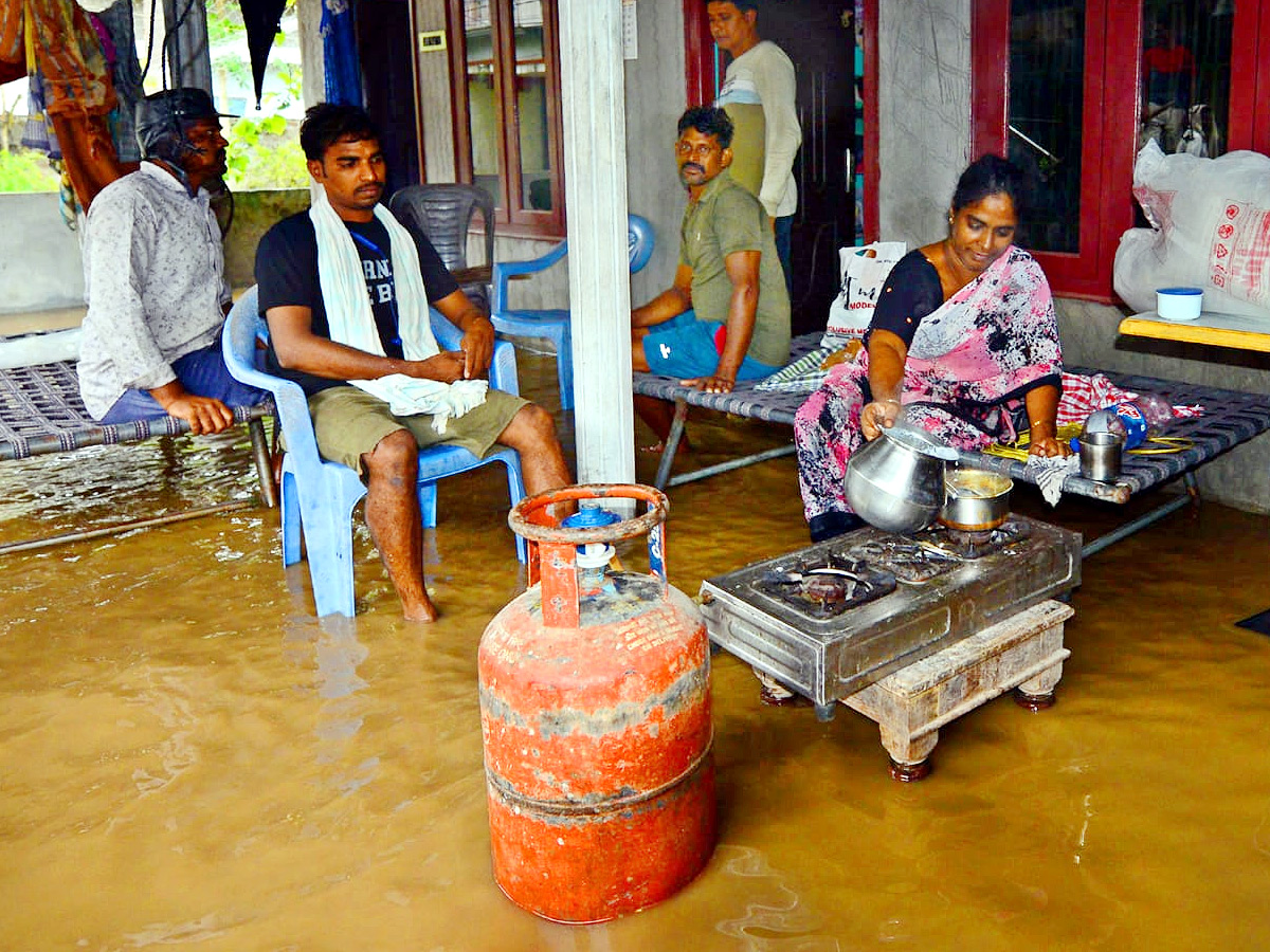 Godavari Flood Affect in Konaseema District Photo Gallery - Sakshi16