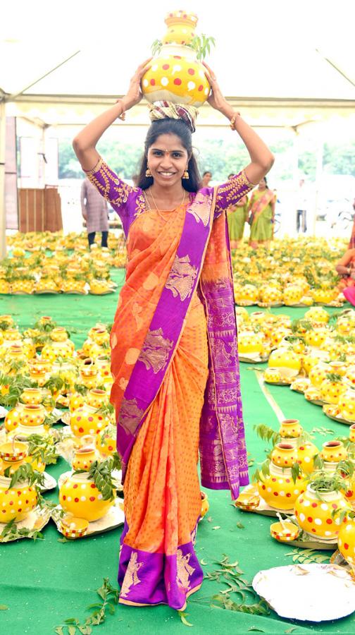 Sri Ujjaini Mahakali Bonalu Photos  - Sakshi14