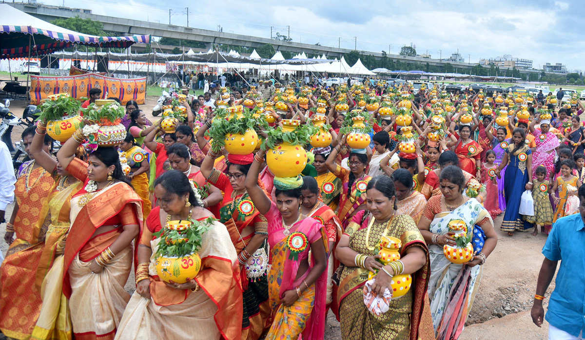 Sri Ujjaini Mahakali Bonalu Photos  - Sakshi7