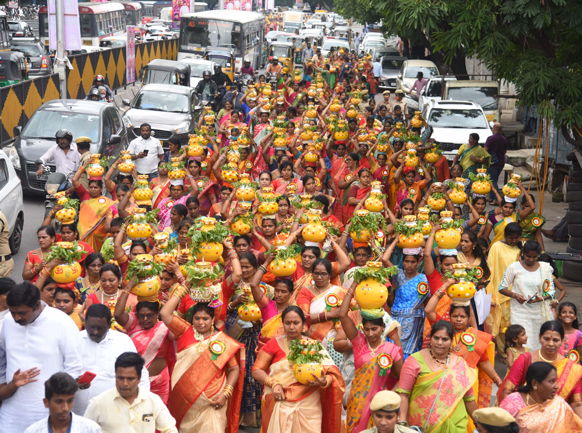 Sri Ujjaini Mahakali Bonalu Photos  - Sakshi8