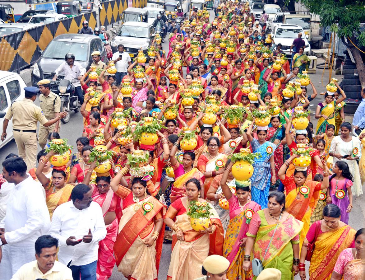 Sri Ujjaini Mahakali Bonalu Photos  - Sakshi9