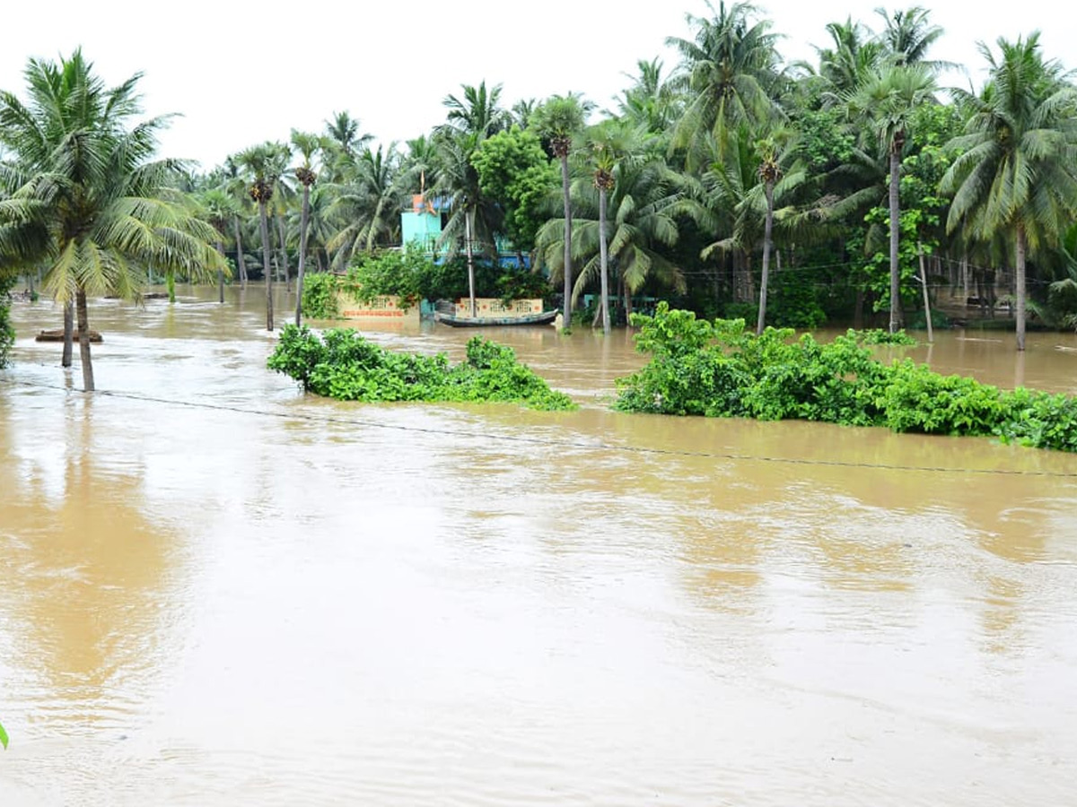 Godavari Flood Affect in Konaseema District Photo Gallery - Sakshi25