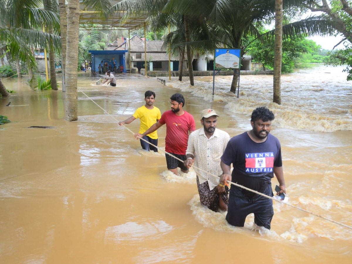 Godavari Flood Affect in Konaseema District Photo Gallery - Sakshi4