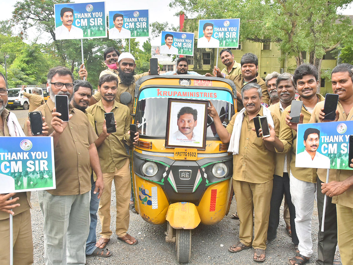 AP Auto Drivers Thanks To CM YS Jagan Over YSR Vahana Mitra Funds - Sakshi11