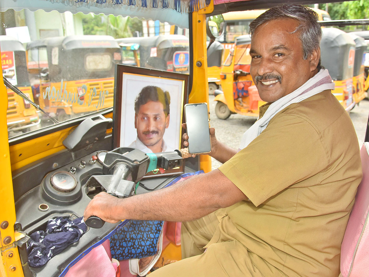 AP Auto Drivers Thanks To CM YS Jagan Over YSR Vahana Mitra Funds - Sakshi2