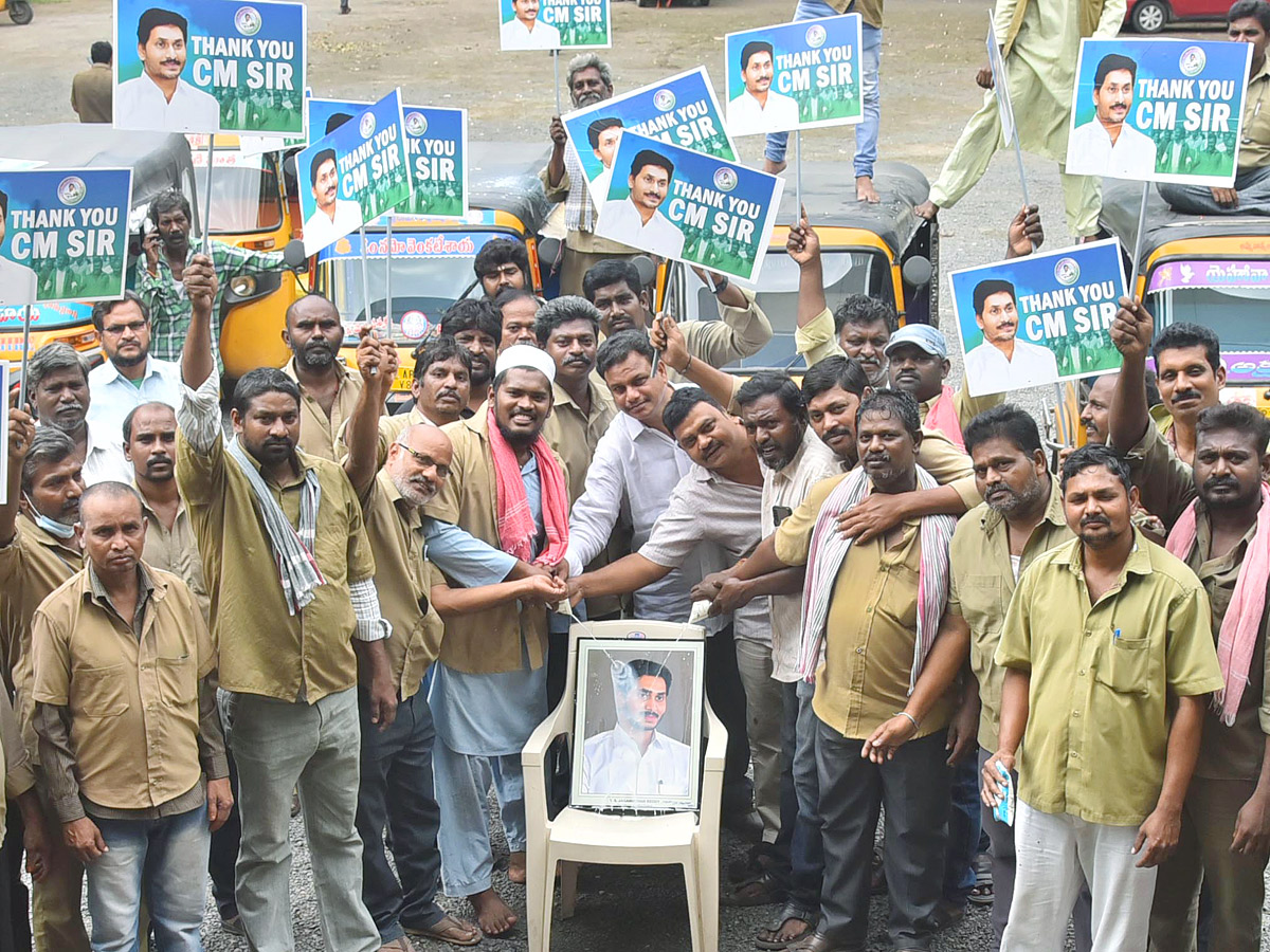 AP Auto Drivers Thanks To CM YS Jagan Over YSR Vahana Mitra Funds - Sakshi20