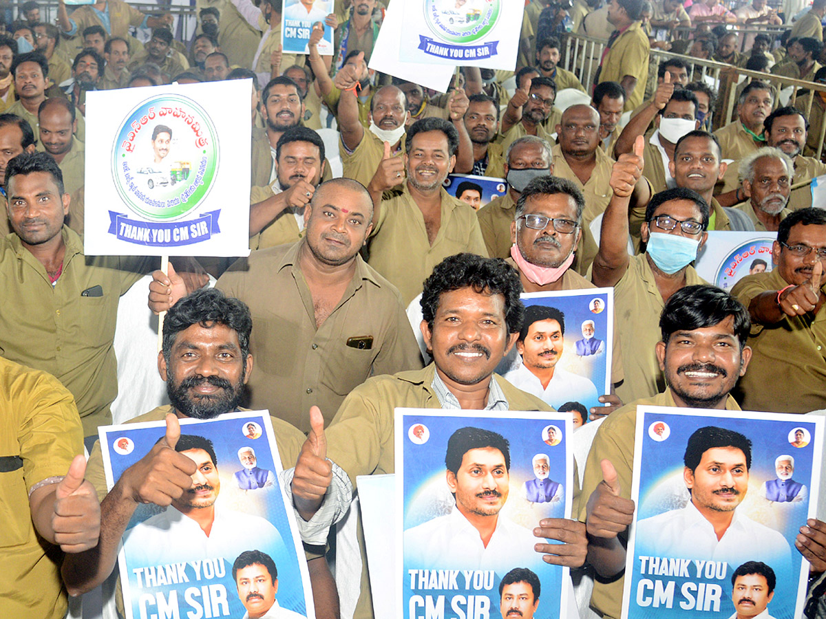 AP Auto Drivers Thanks To CM YS Jagan Over YSR Vahana Mitra Funds - Sakshi4