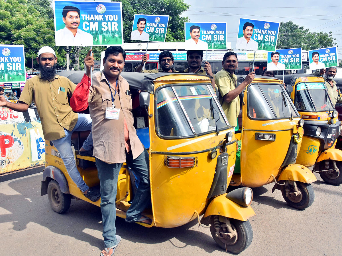 AP Auto Drivers Thanks To CM YS Jagan Over YSR Vahana Mitra Funds - Sakshi6