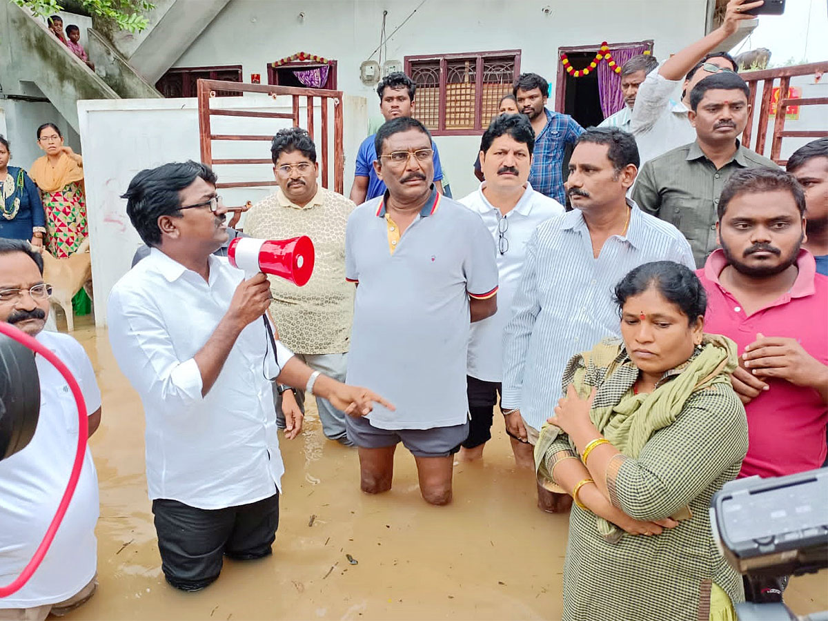 Telangana Heavy Rains: Bhadrachalam Godavari Floods Latest Photos - Sakshi12