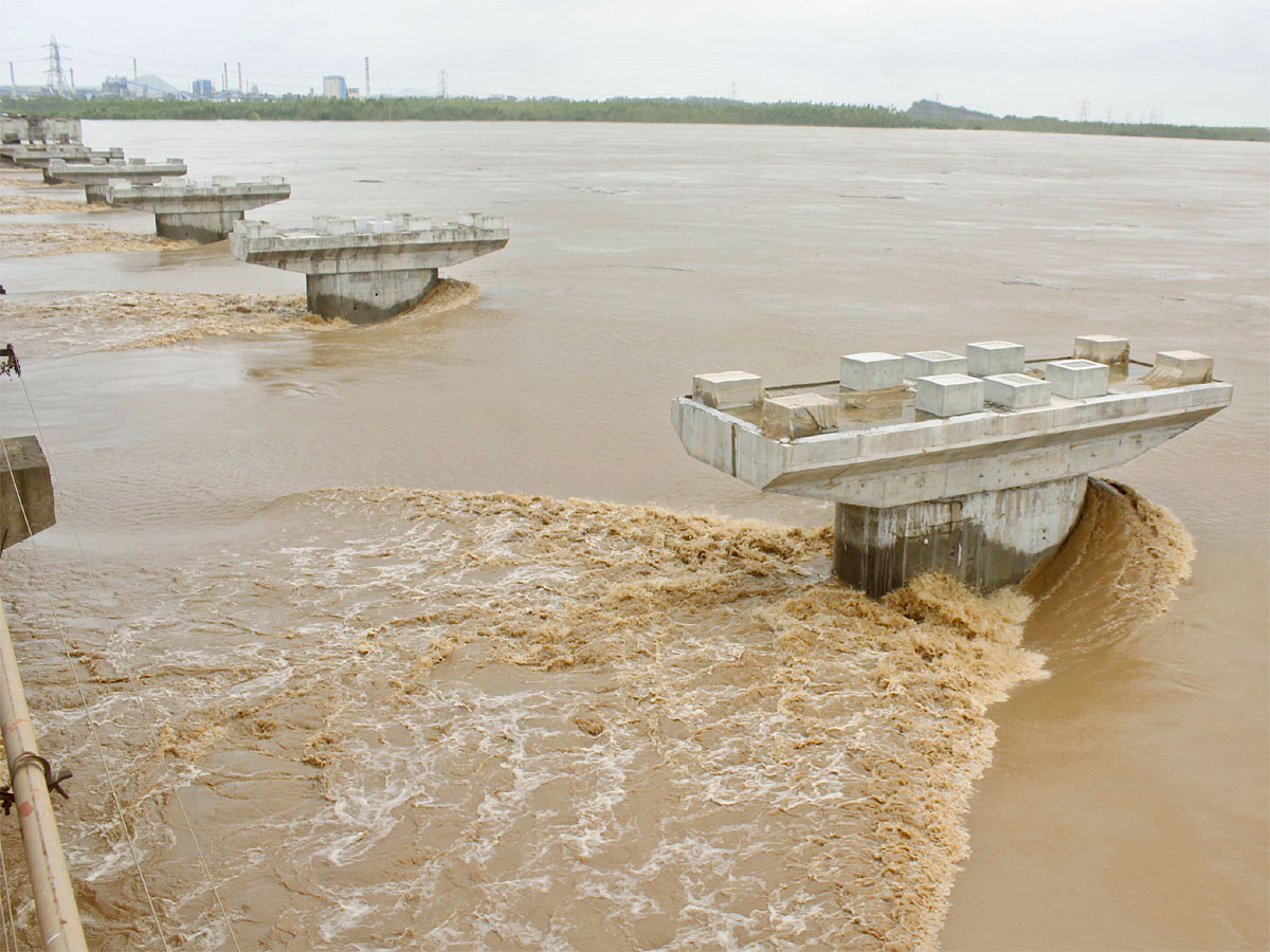 Telangana Heavy Rains: Bhadrachalam Godavari Floods Latest Photos - Sakshi13