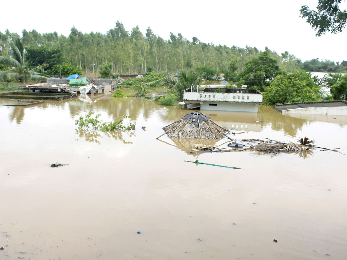 Telangana Heavy Rains: Bhadrachalam Godavari Floods Latest Photos - Sakshi23