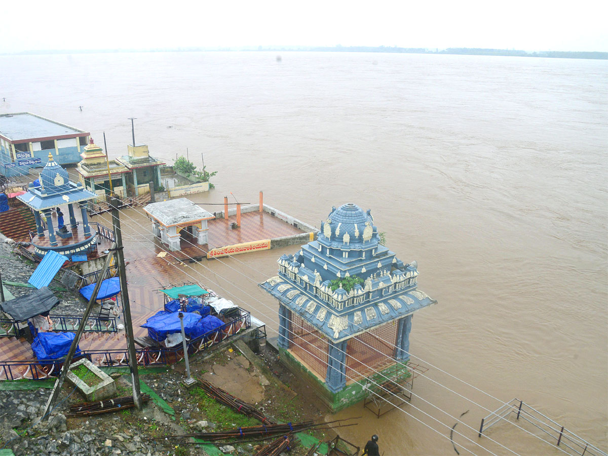 Telangana Heavy Rains: Bhadrachalam Godavari Floods Latest Photos - Sakshi27