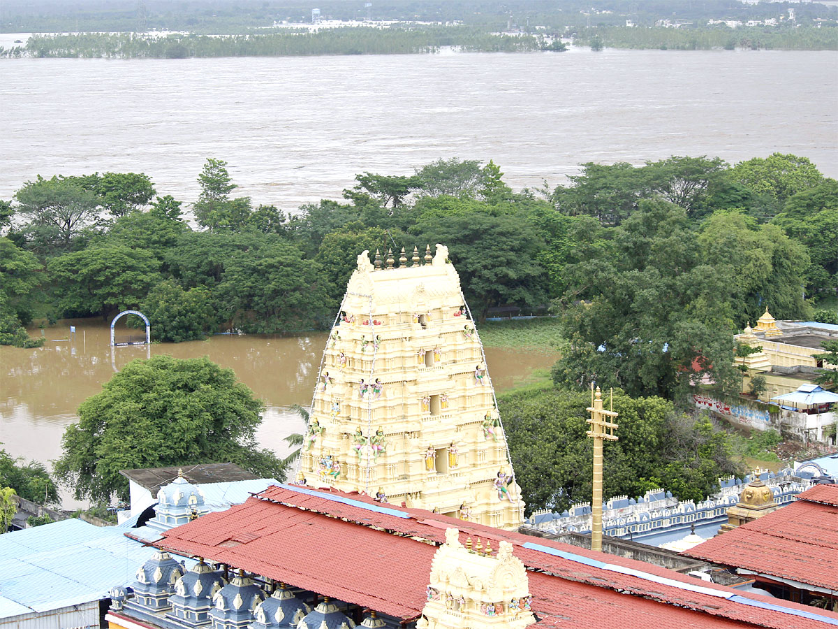 Telangana Heavy Rains: Bhadrachalam Godavari Floods Latest Photos - Sakshi37