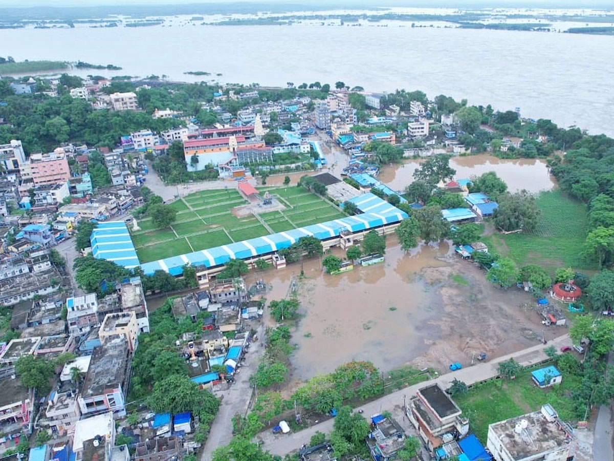 Telangana Heavy Rains: Bhadrachalam Godavari Floods Latest Photos - Sakshi42