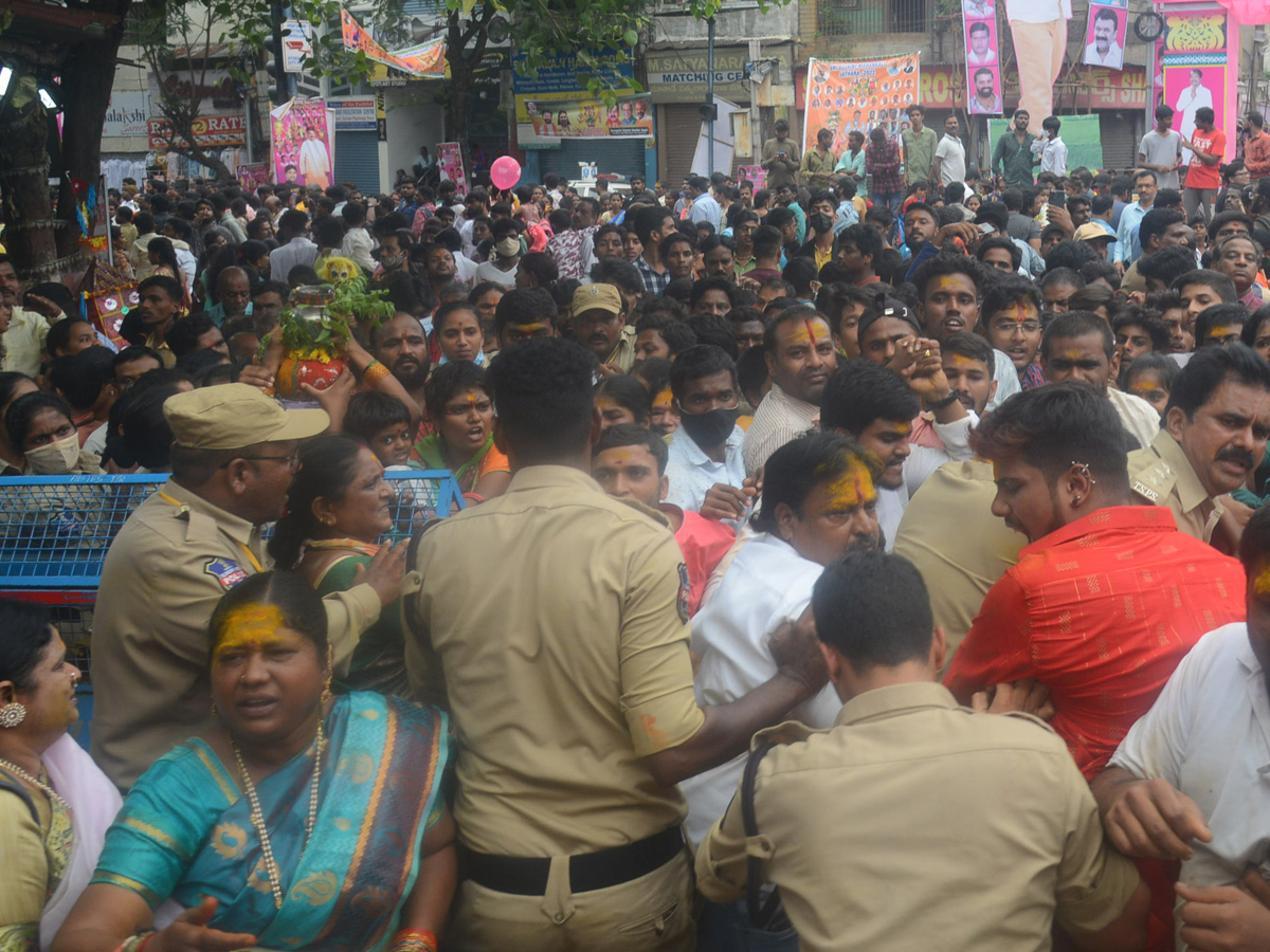 Secunderabad Ujjaini Mahankali Bonalu Photo Gallery - Sakshi12