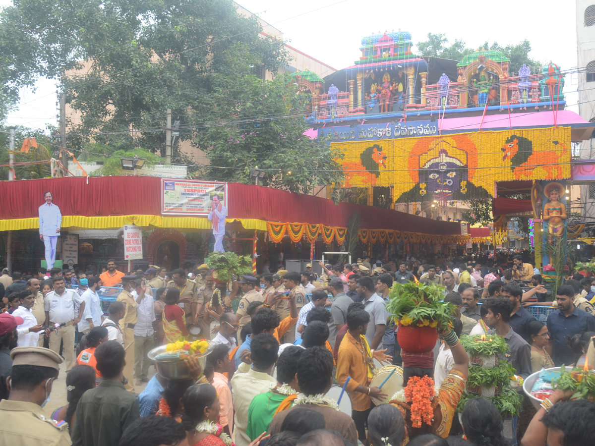 Secunderabad Ujjaini Mahankali Bonalu Photo Gallery - Sakshi13