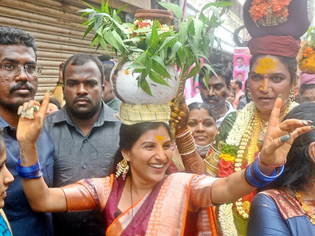 Secunderabad Ujjaini Mahankali Bonalu Photo Gallery - Sakshi15