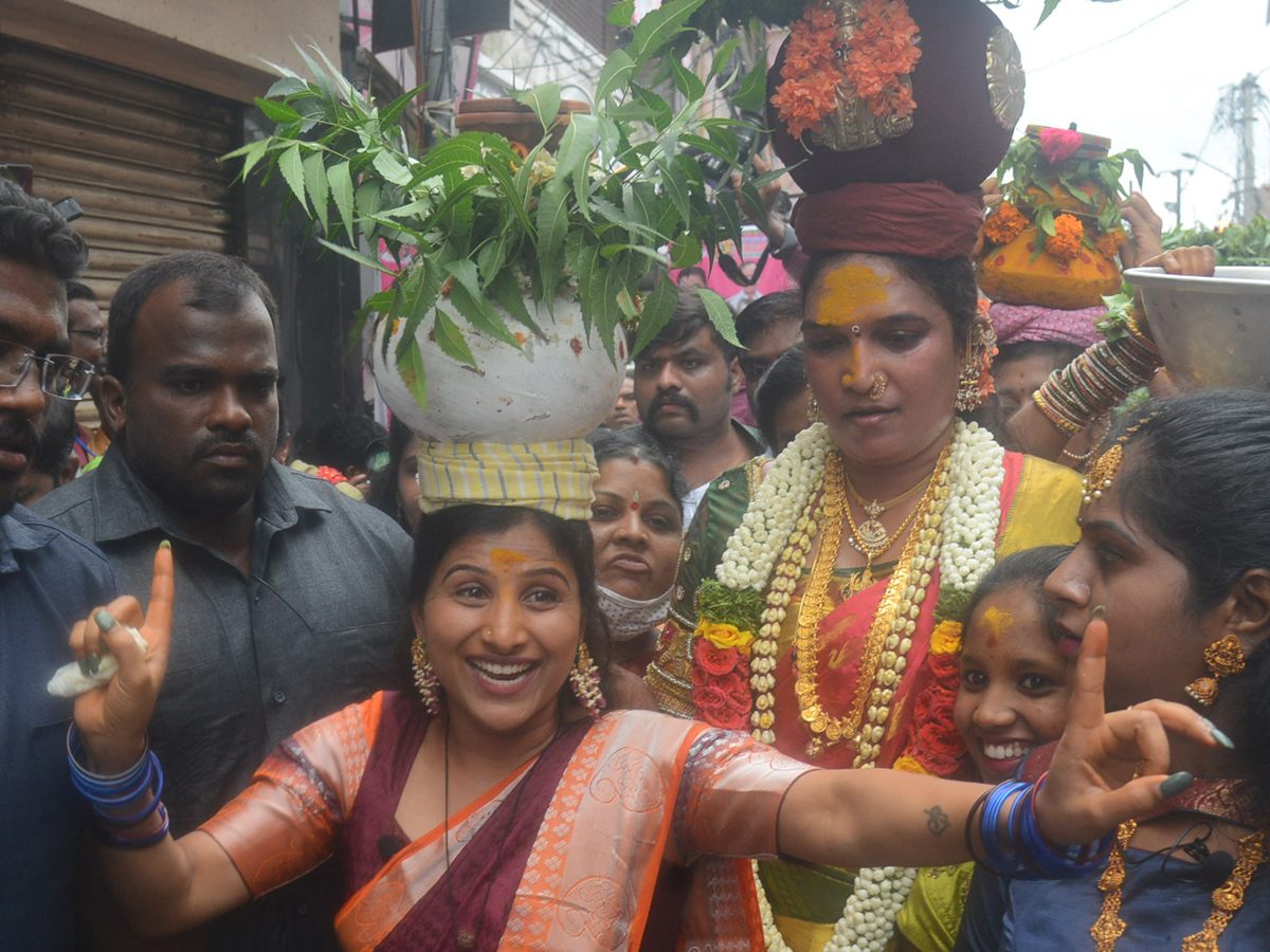 Secunderabad Ujjaini Mahankali Bonalu Photo Gallery - Sakshi16