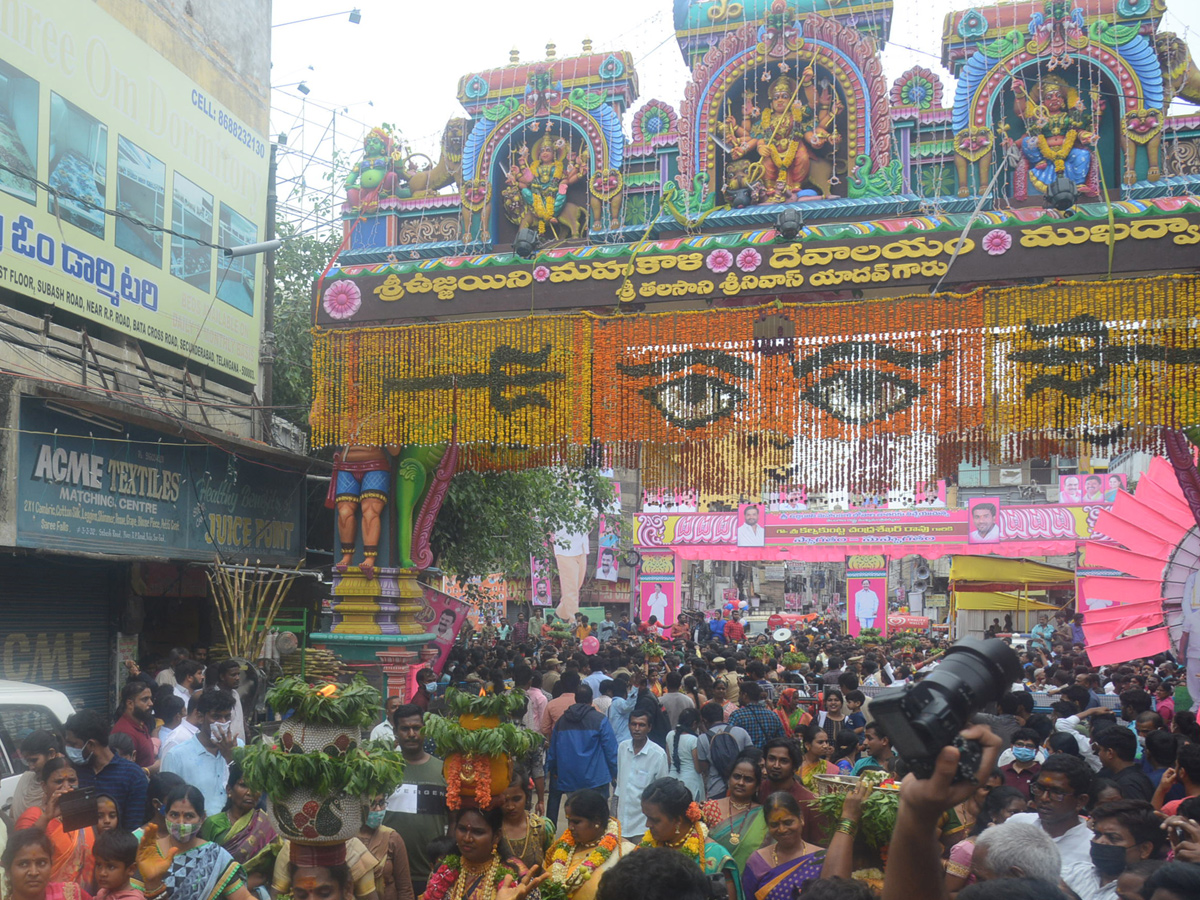 Secunderabad Ujjaini Mahankali Bonalu Photo Gallery - Sakshi28