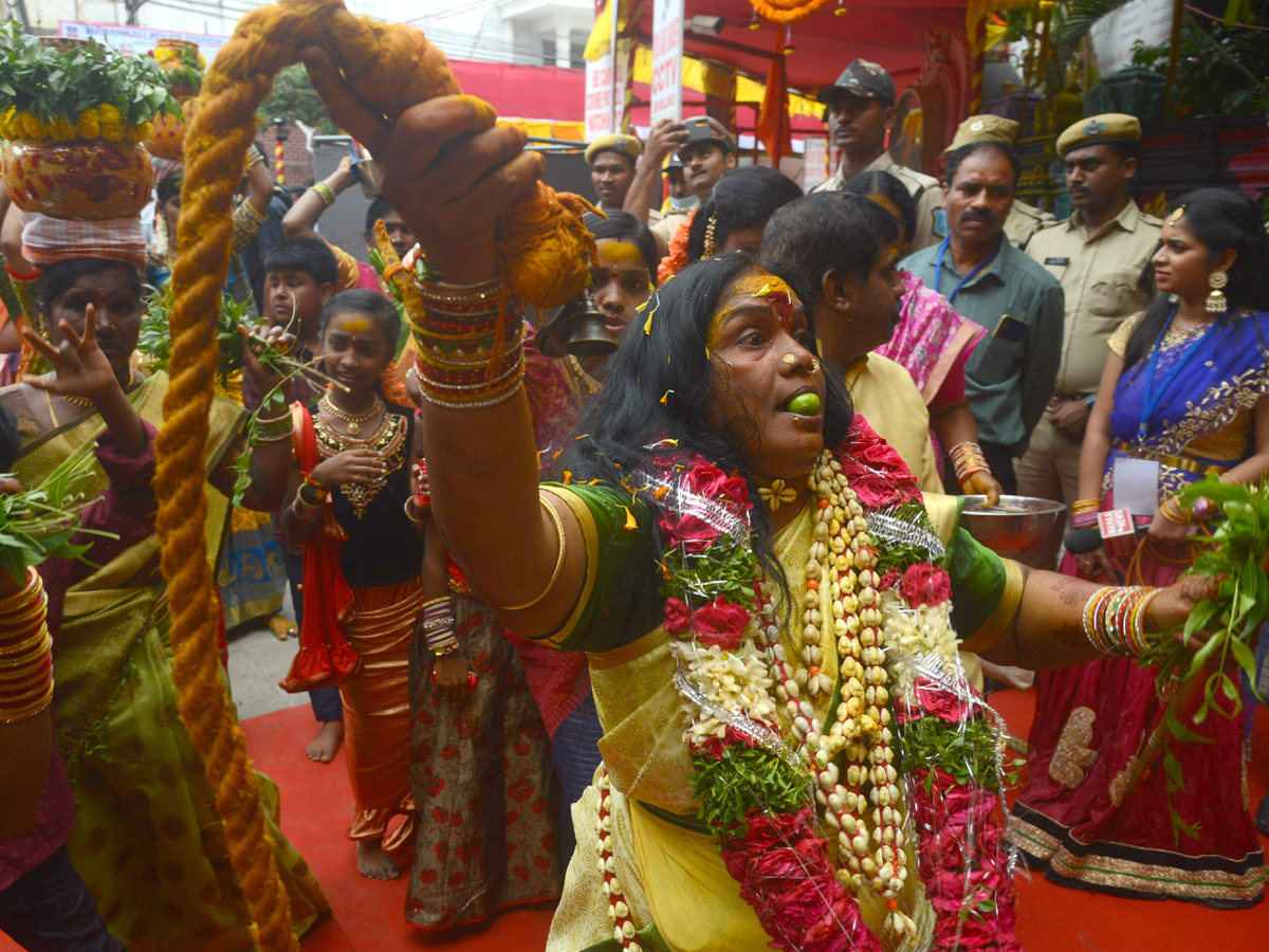 Secunderabad Ujjaini Mahankali Bonalu Photo Gallery - Sakshi32