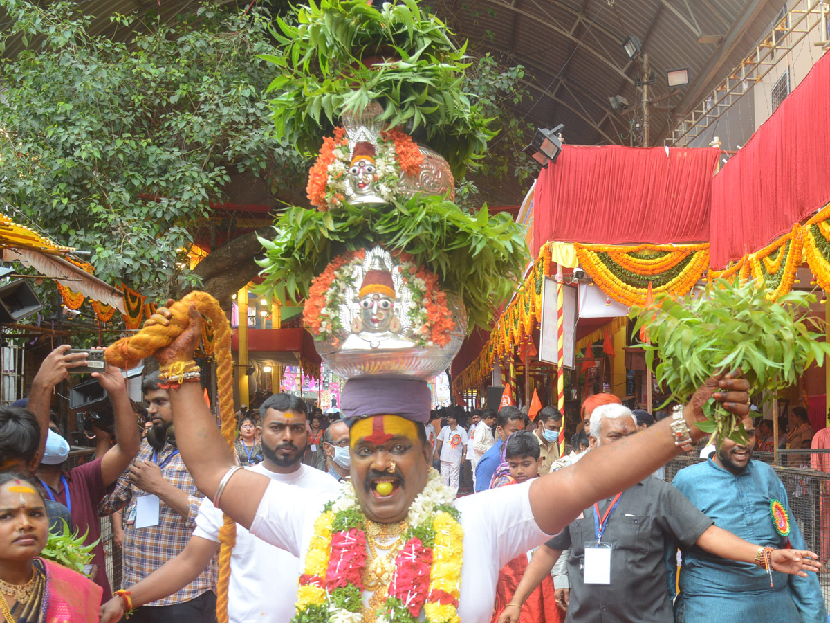 Secunderabad Ujjaini Mahankali Bonalu Photo Gallery - Sakshi37