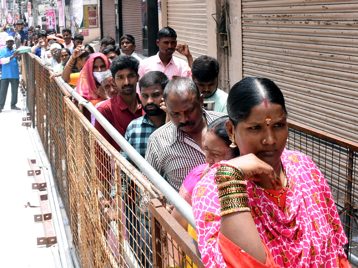 Sri Ujjaini Mahankali Bonalu in Secunderabad Photo Gallery - Sakshi2