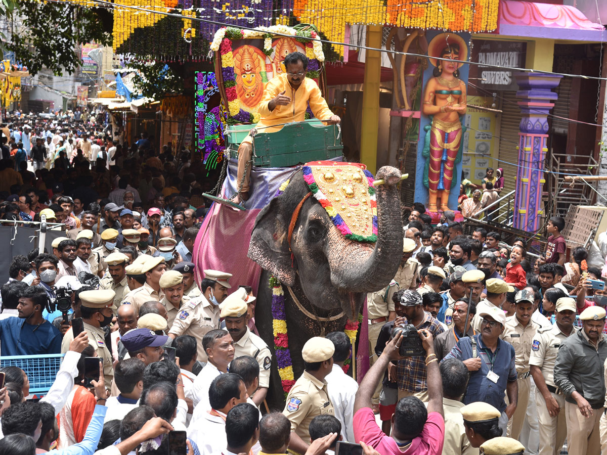 Sri Ujjaini Mahankali Bonalu in Secunderabad Photo Gallery - Sakshi1