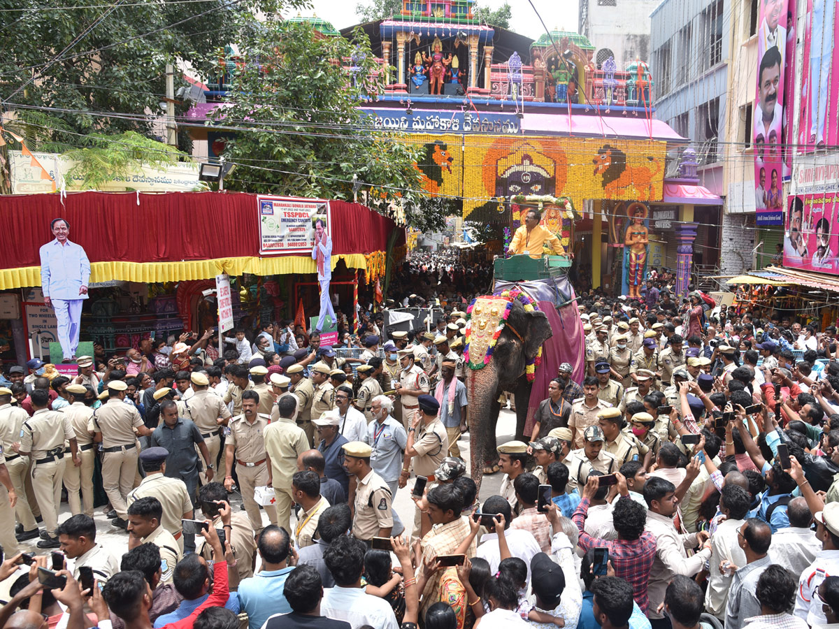 Sri Ujjaini Mahankali Bonalu in Secunderabad Photo Gallery - Sakshi14