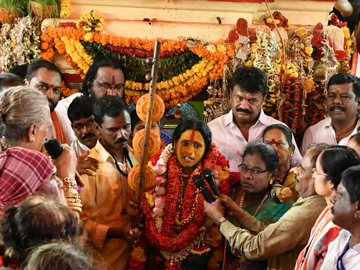 Sri Ujjaini Mahankali Bonalu in Secunderabad Photo Gallery - Sakshi17