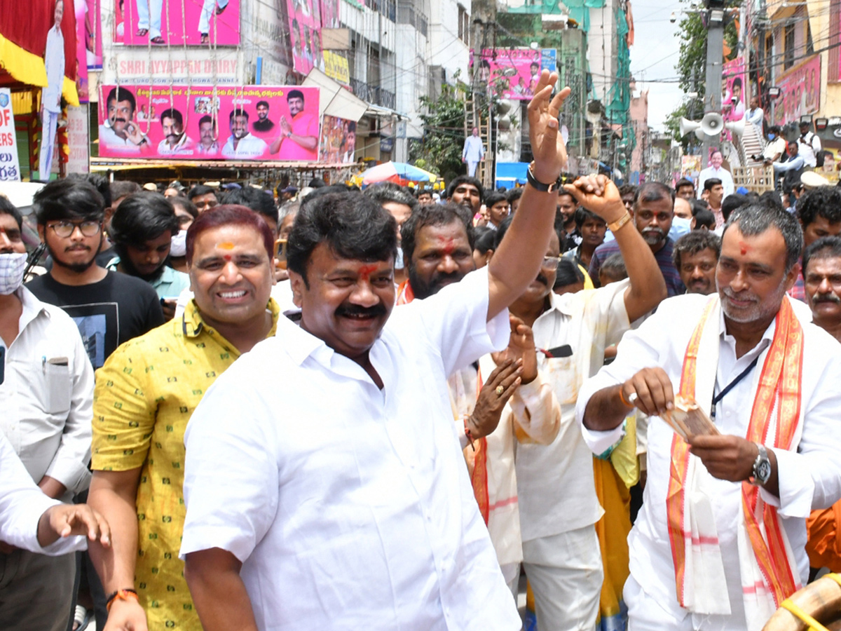 Sri Ujjaini Mahankali Bonalu in Secunderabad Photo Gallery - Sakshi3