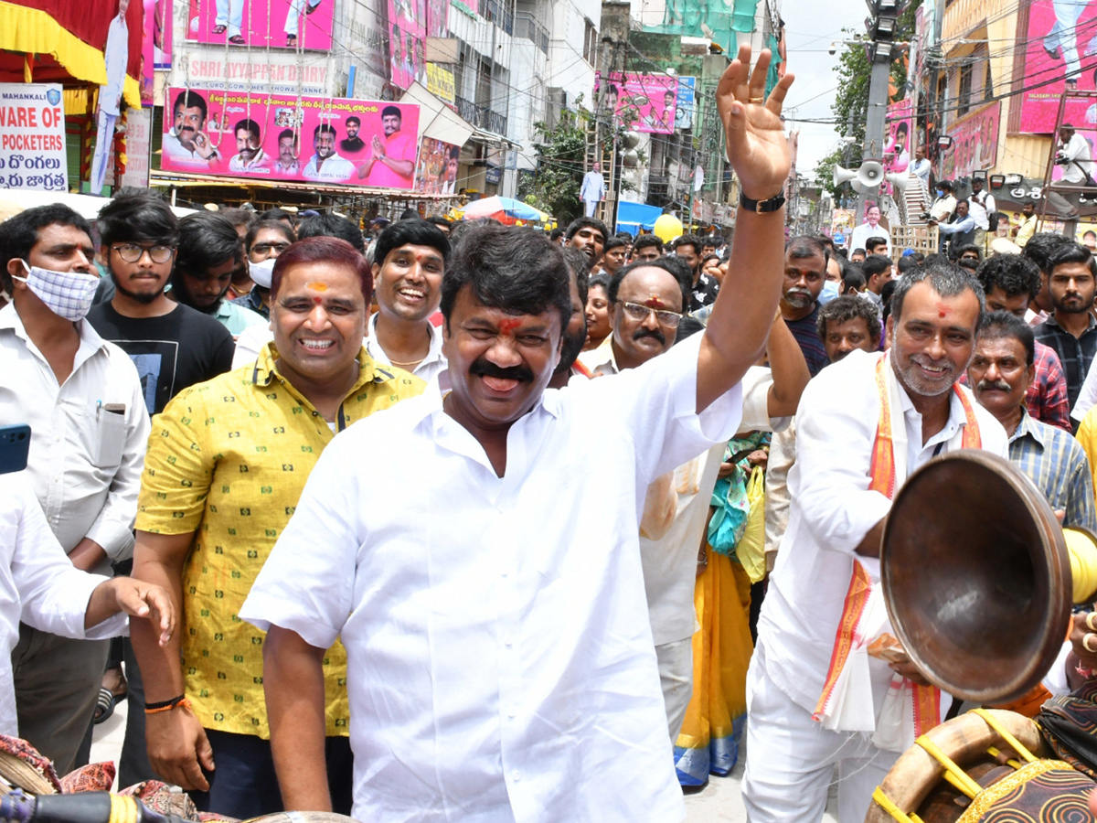 Sri Ujjaini Mahankali Bonalu in Secunderabad Photo Gallery - Sakshi4