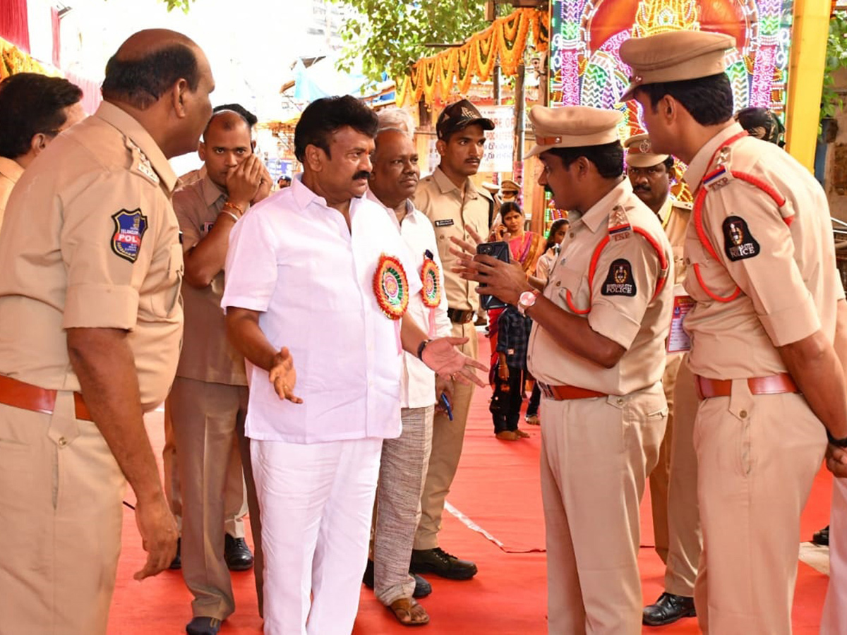 Sri Ujjaini Mahankali Bonalu in Secunderabad Photo Gallery - Sakshi5