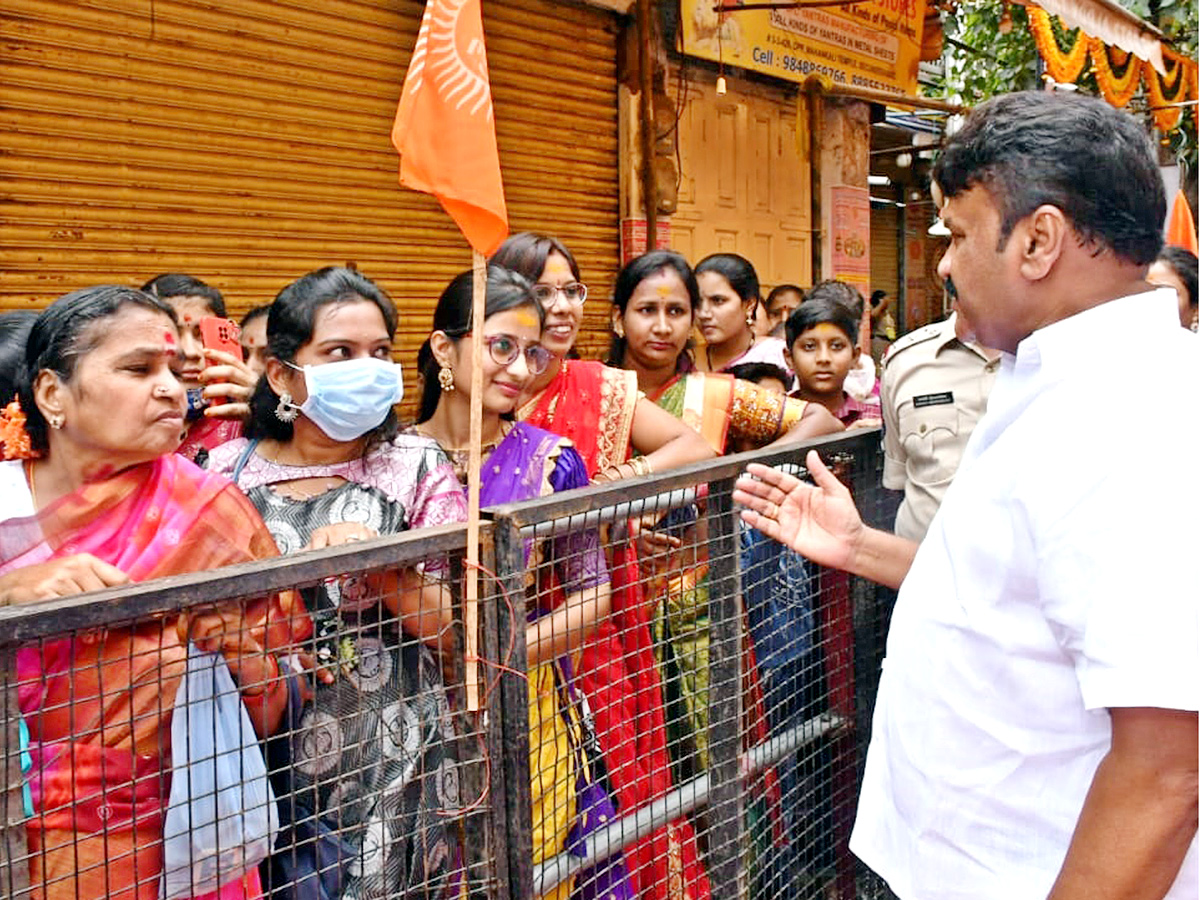 Sri Ujjaini Mahankali Bonalu in Secunderabad Photo Gallery - Sakshi6