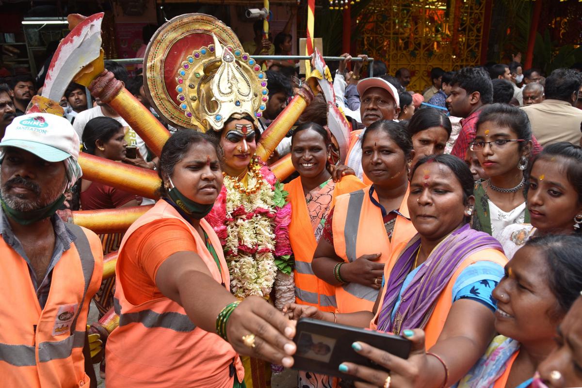 Sri Ujjaini Mahankali Bonalu in Secunderabad Photo Gallery - Sakshi10