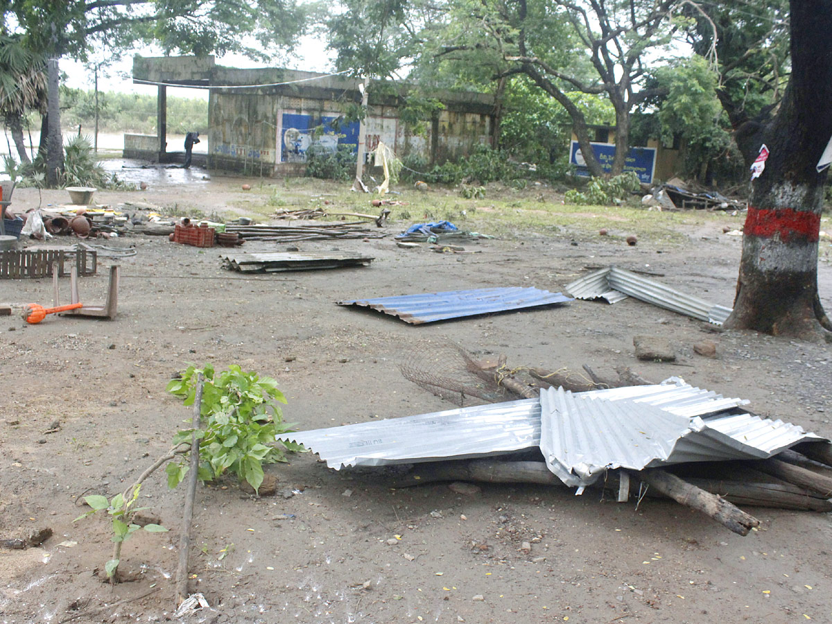 Badrachalam: People Cleaning Up After Godavari Floods 2022 - Sakshi10