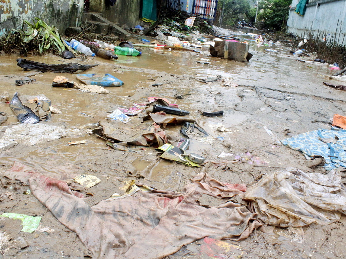 Badrachalam: People Cleaning Up After Godavari Floods 2022 - Sakshi20