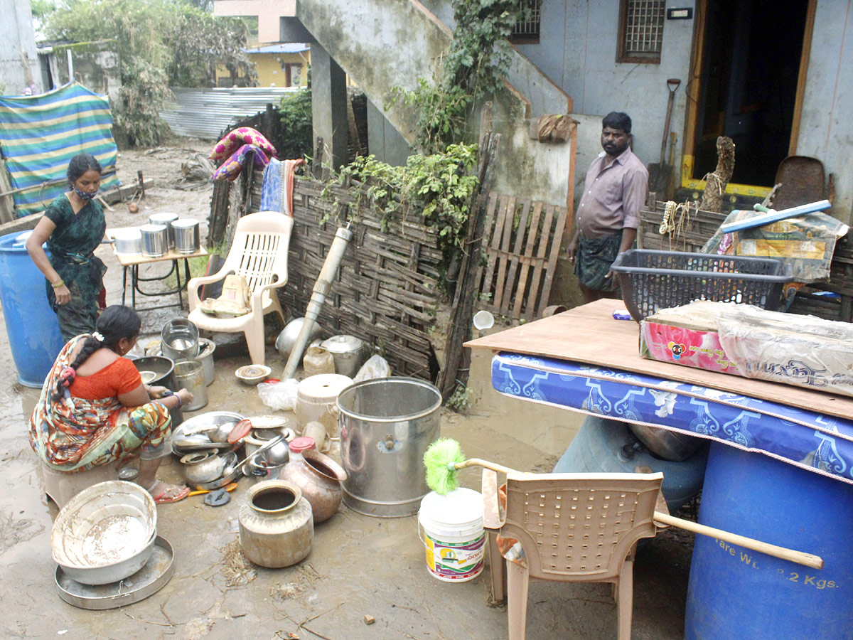 Badrachalam: People Cleaning Up After Godavari Floods 2022 - Sakshi25