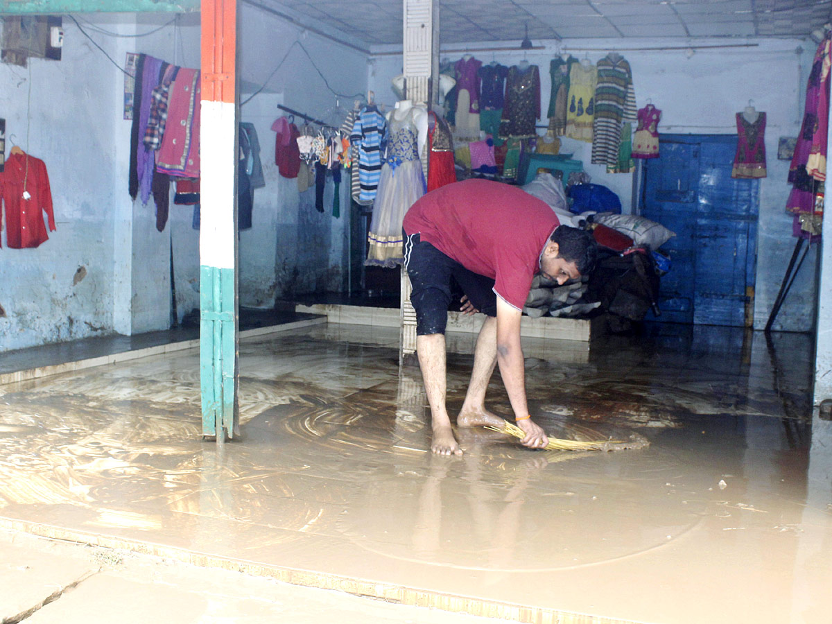 Badrachalam: People Cleaning Up After Godavari Floods 2022 - Sakshi27