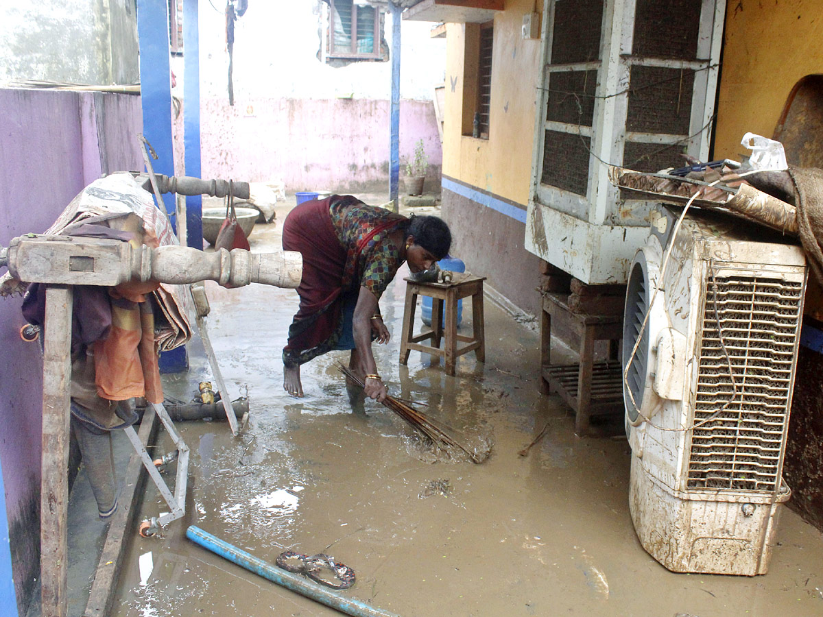 Badrachalam: People Cleaning Up After Godavari Floods 2022 - Sakshi29