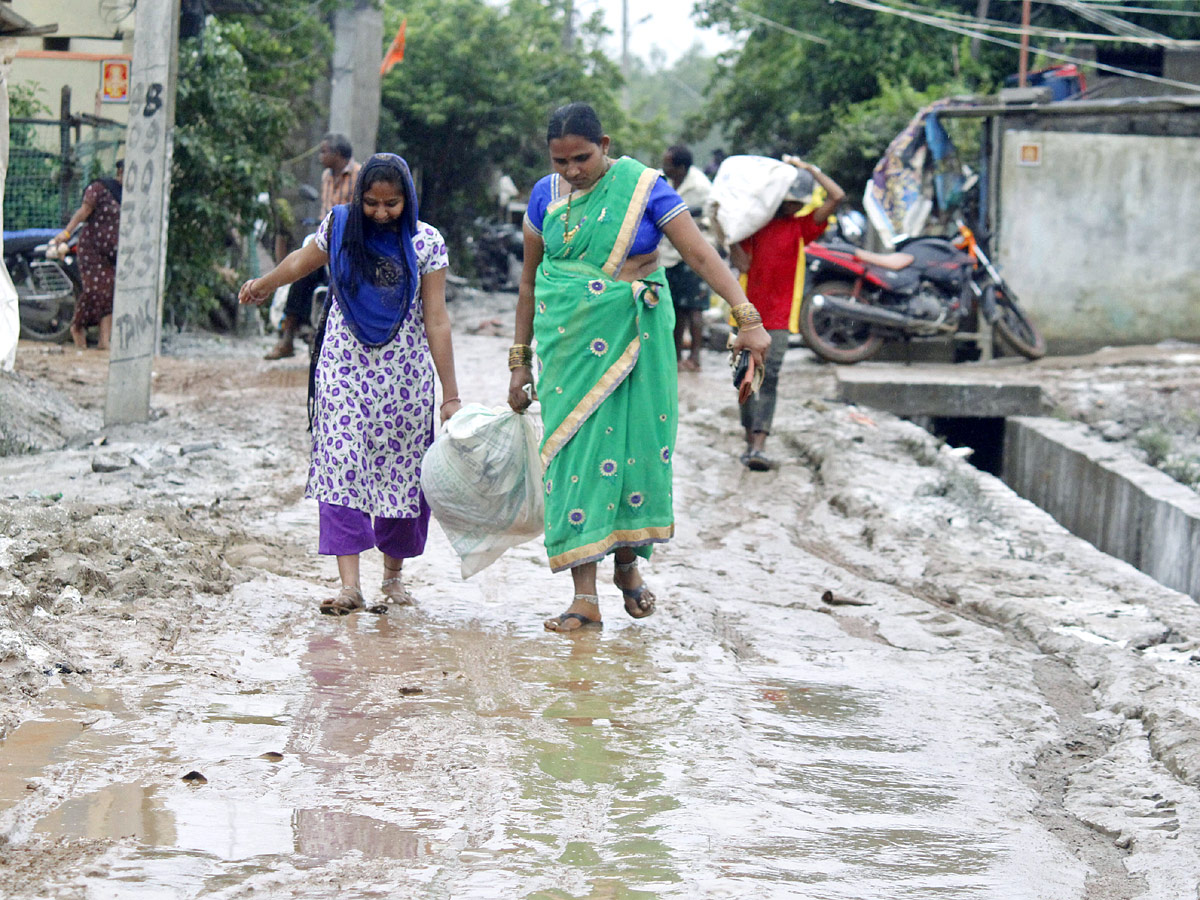 Badrachalam: People Cleaning Up After Godavari Floods 2022 - Sakshi32