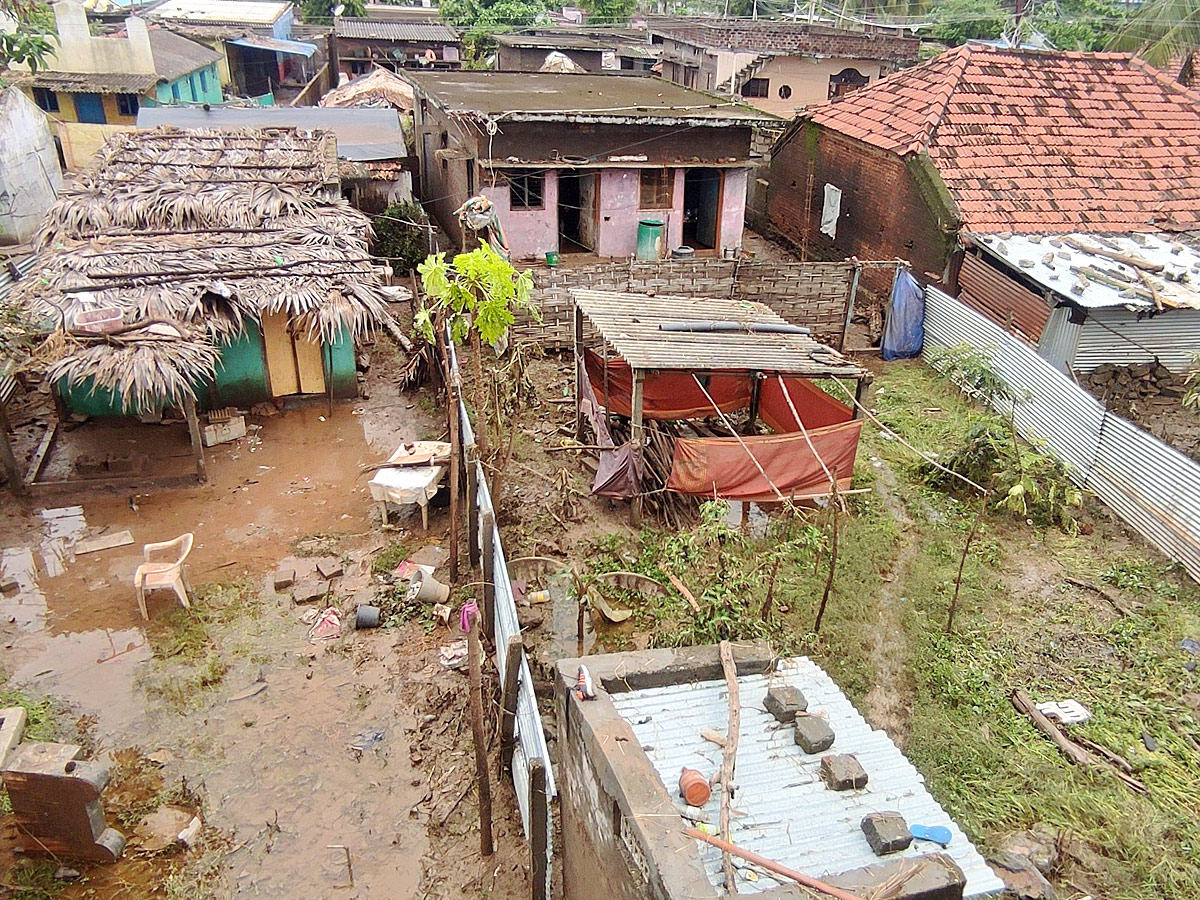 Badrachalam: People Cleaning Up After Godavari Floods 2022 - Sakshi35