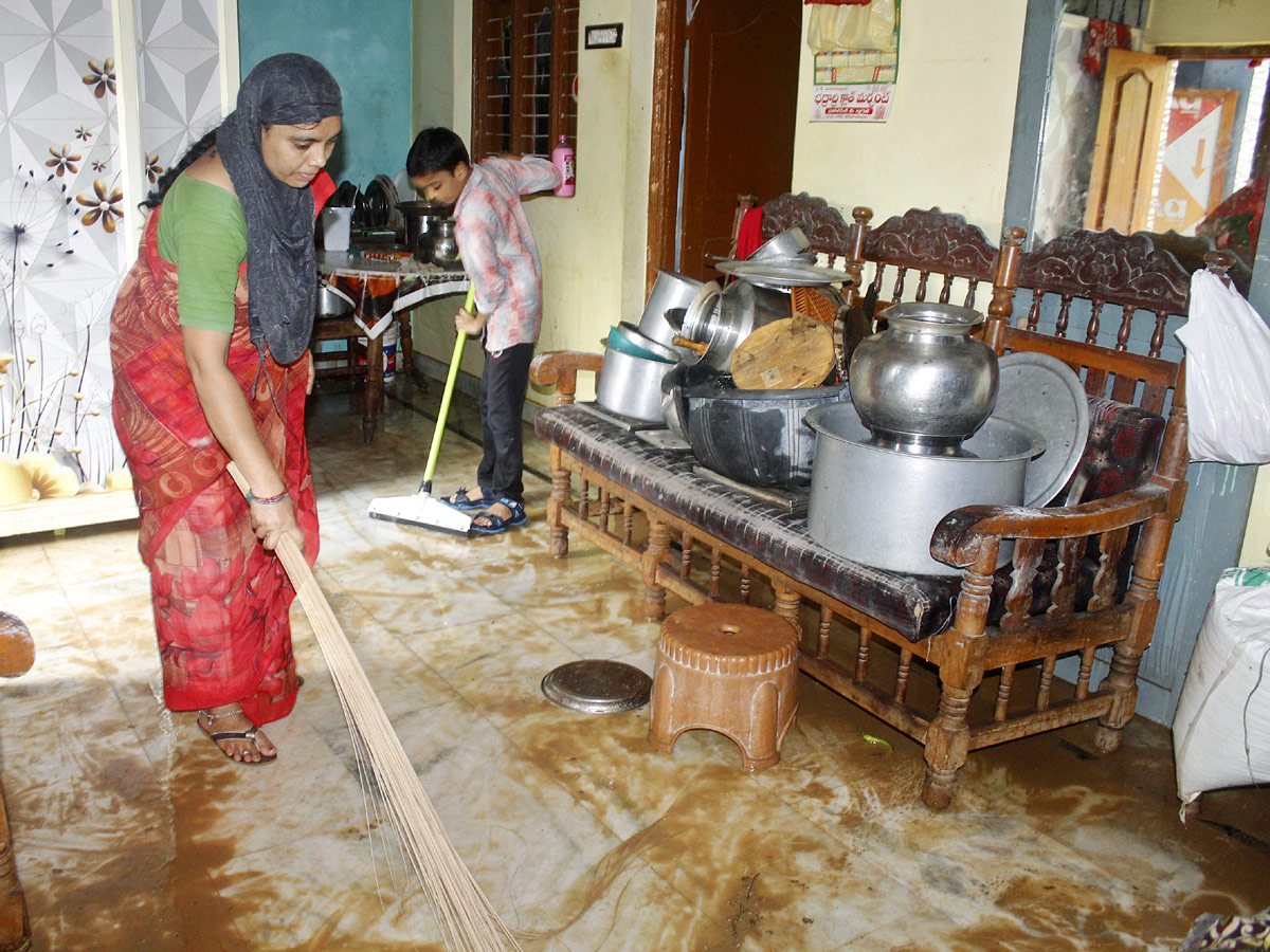 Badrachalam: People Cleaning Up After Godavari Floods 2022 - Sakshi39