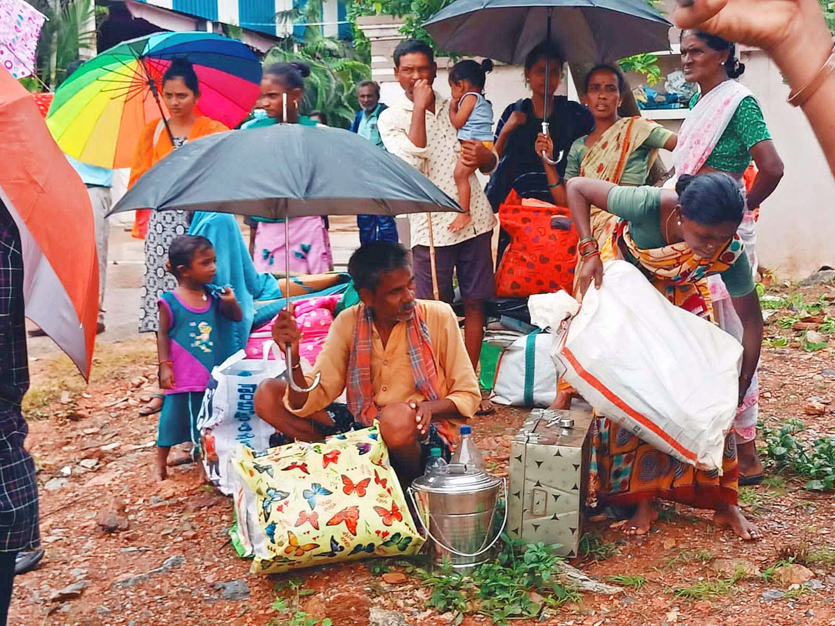 Badrachalam: People Cleaning Up After Godavari Floods 2022 - Sakshi5