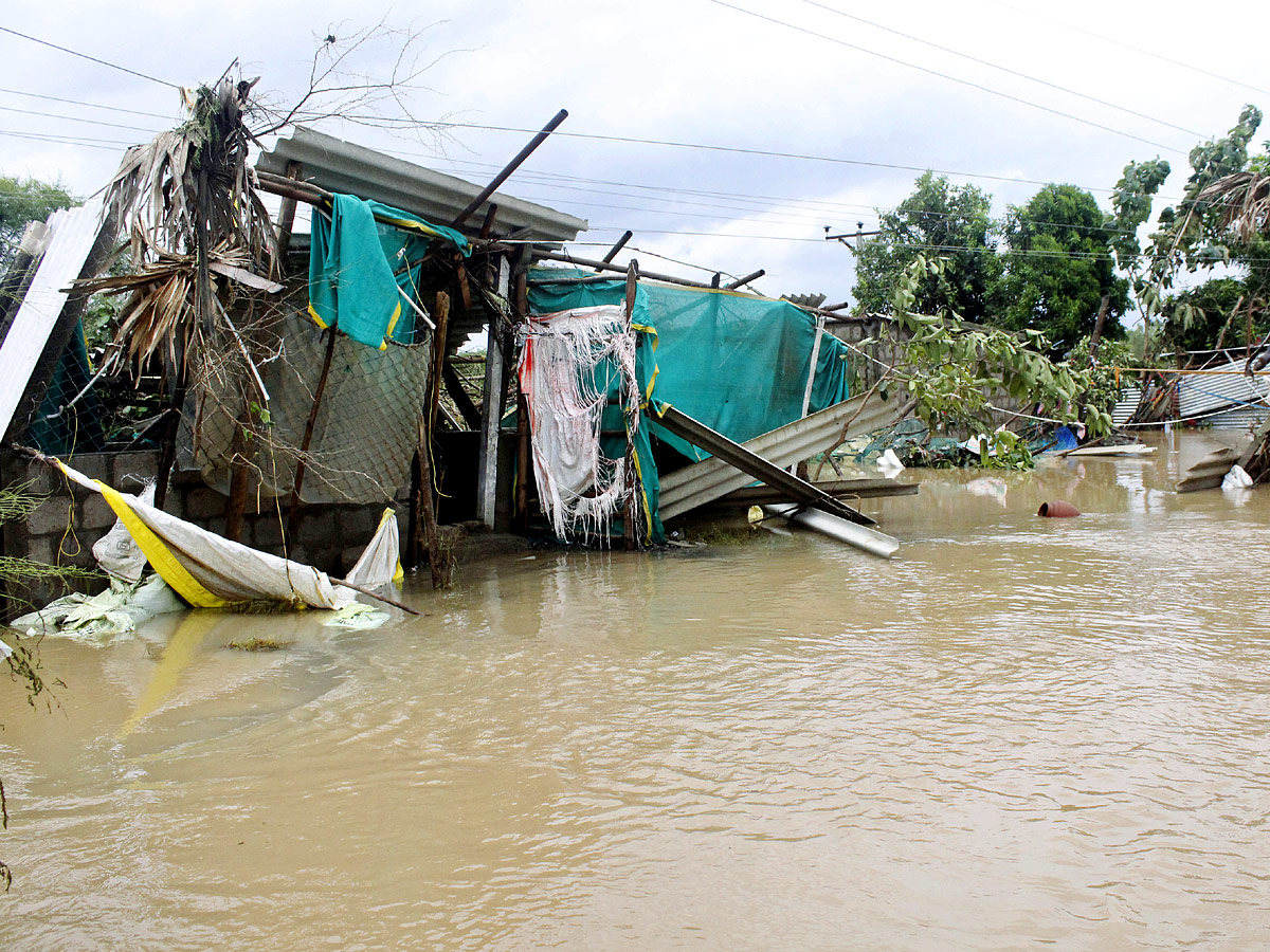 Badrachalam: People Cleaning Up After Godavari Floods 2022 - Sakshi8