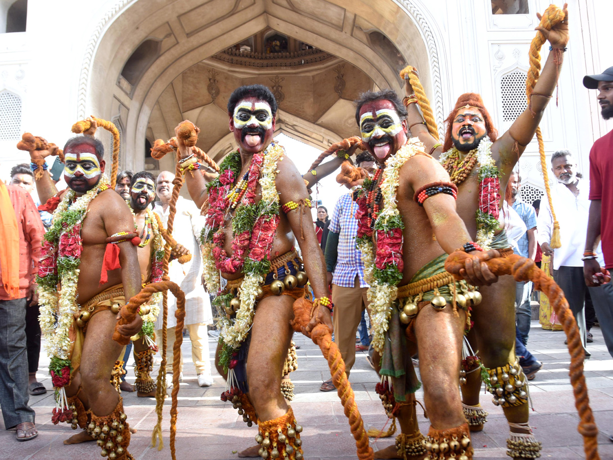 Bangaru Bonam Offers to Goddess Bhagyalaxmi at Charminar of Hyderabad Photo Gallery - Sakshi8